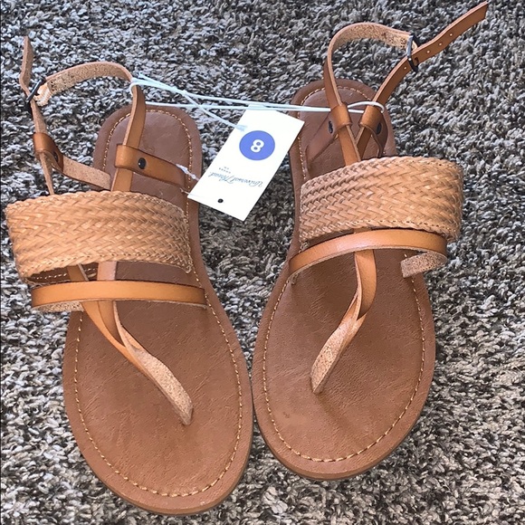 Universal Thread Womans Tan Sandals - Picture 4 of 4